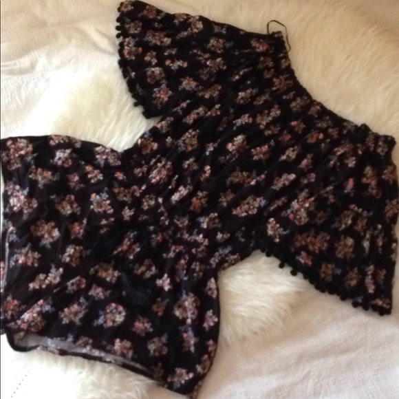 1 LEFT! Sexy & FLirty!  Black Floral Romper! - Picture 4 of 8